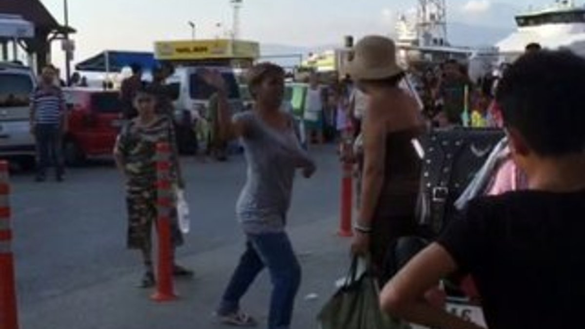 Dilenci kadın turiste saldırdı: Kocama baktın