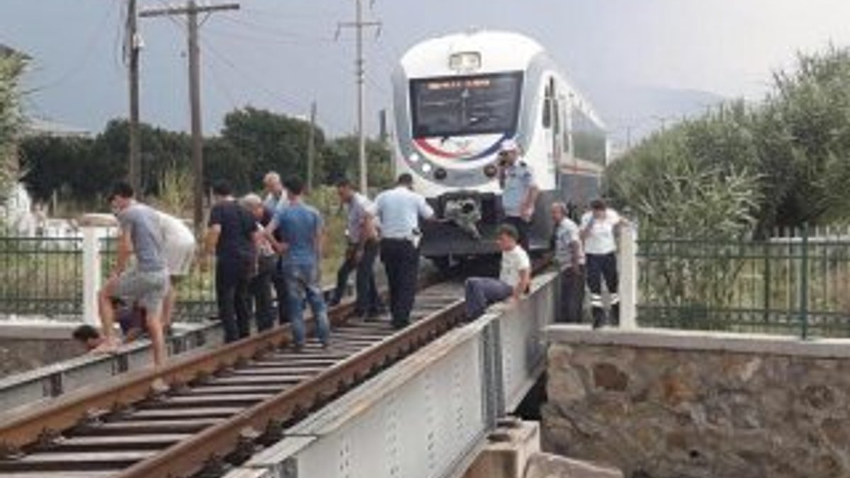 Aydın'da rayların üzerinde oturan adama tren çarptı