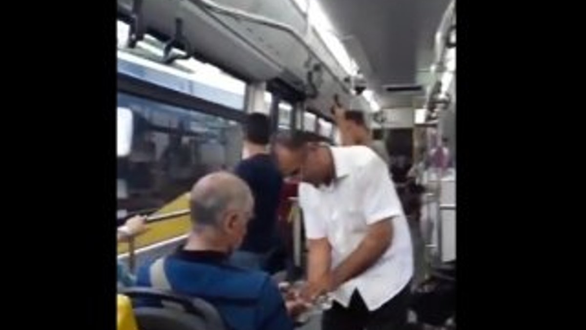 Otobüs şoföründen yolcuları şaşırtan hareket
