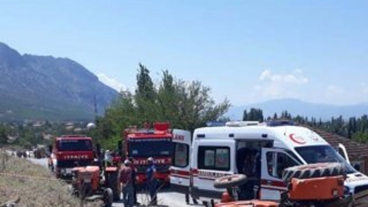 Denizli'de traktör devrildi: 1 ölü 2 yaralı