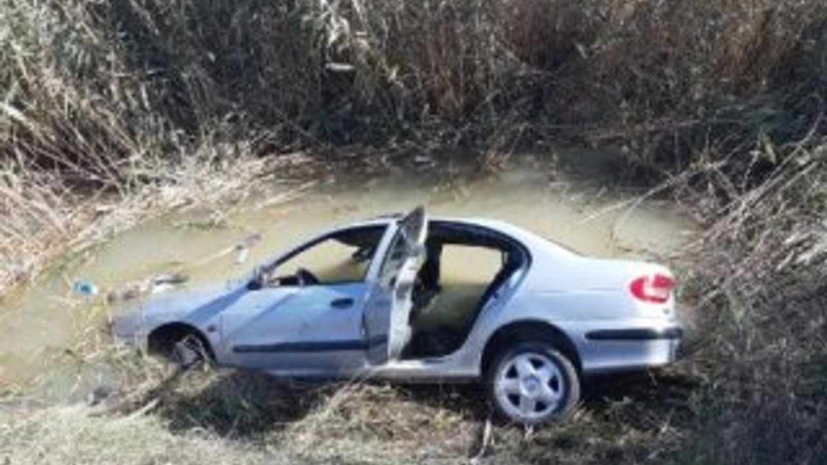 Otomobil kanala düştü 2 kişi hayatını kaybetti