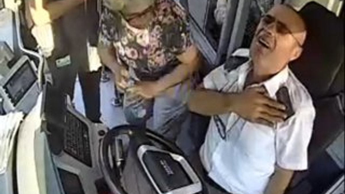Otobüs şoförü direksiyon başında kalp krizi geçirdi