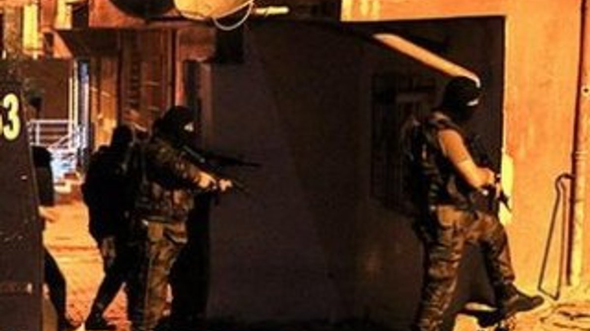 İstanbul ve İzmir'de terör operasyonları