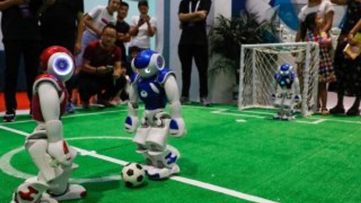 Çin'de üstün yetenekli robotlar tanıtıldı