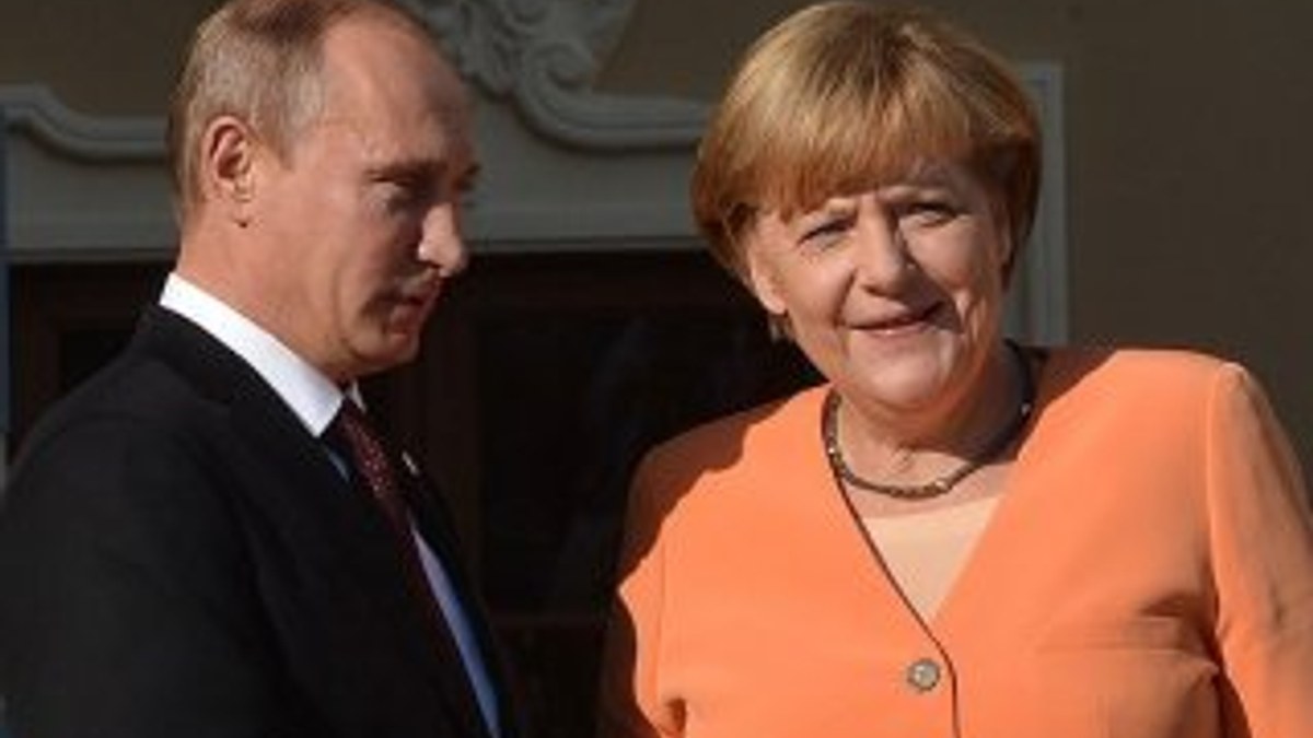 Putin ile Merkel görüştü