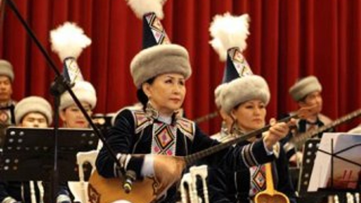 Kazak Halk Enstrümanları Orkestrası'ndan konser