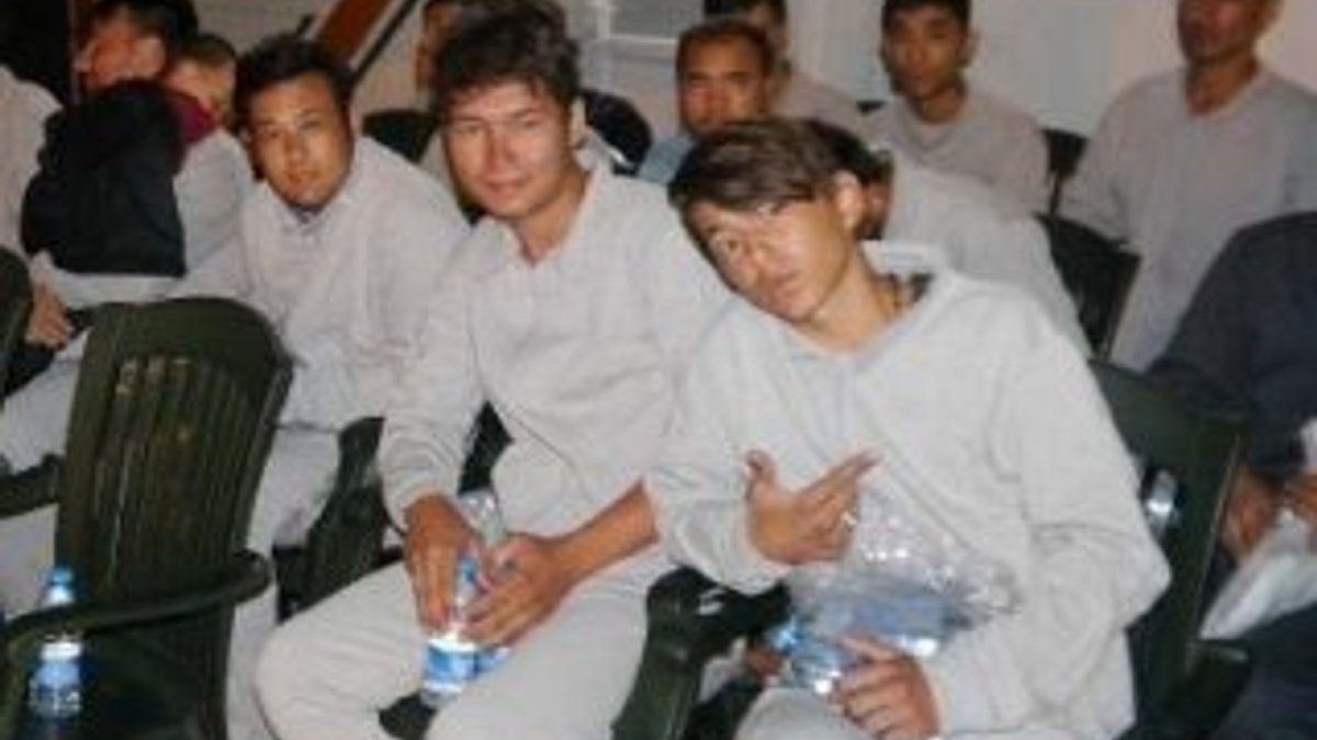 Çanakkale'de lastik botlarda 70 kaçak yakalandı