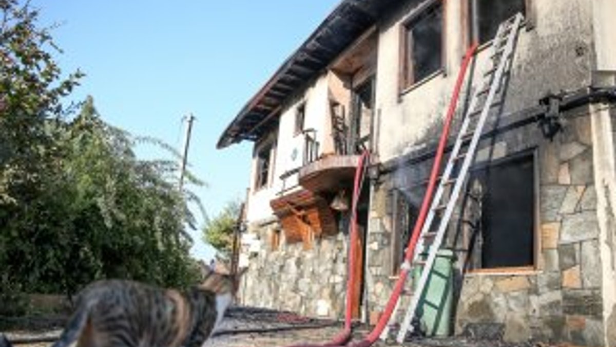 Bursa'da 2 katlı bina yandı