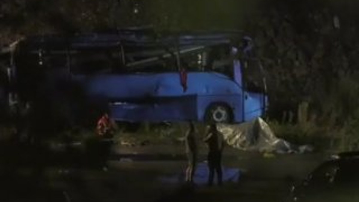 Bulgaristan’da otobüs devrildi: 16 ölü