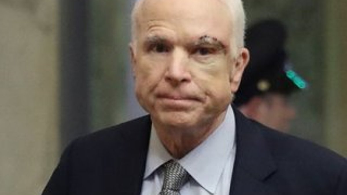 Cenazesinde Trump'ı istemeyen senatör John McCain öldü
