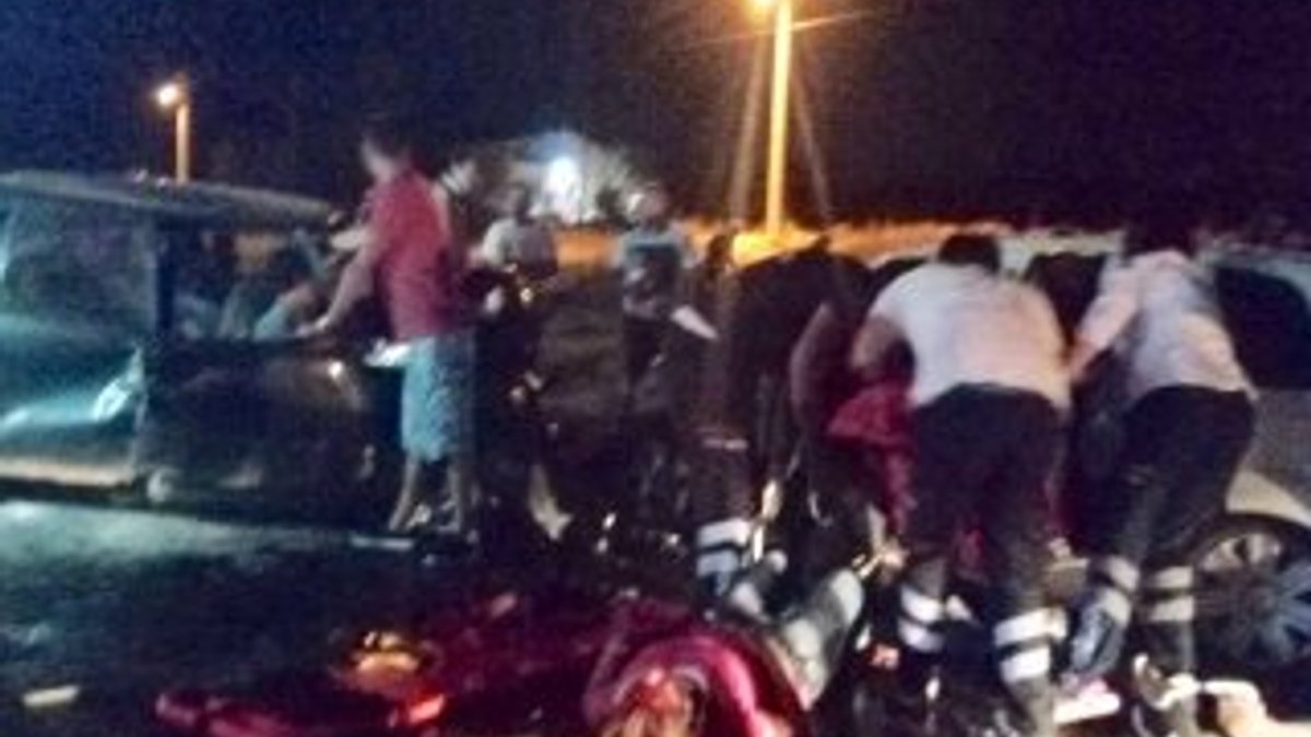 Uşak'ta trafik kazası: 2 ölü 6 yaralı