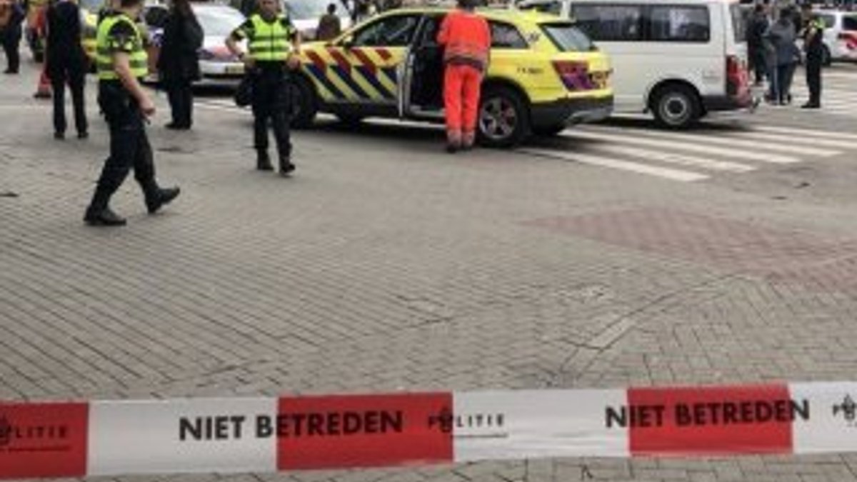 Amsterdam'da bıçaklı saldırı