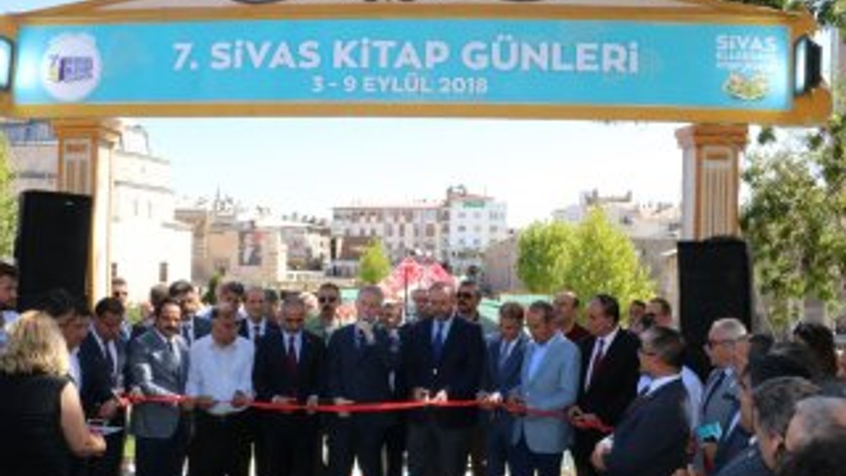 Sivas'ta kitap fuarı açıldı