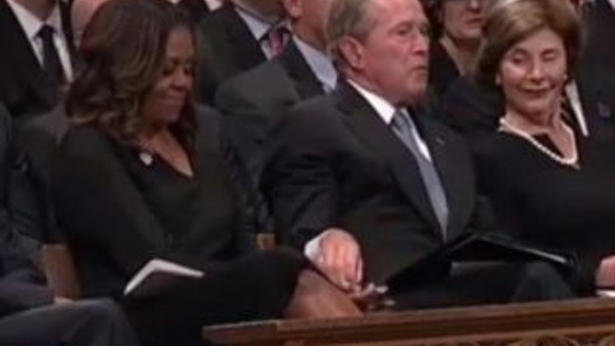 Bush’un Michelle Obama’ya ne verdiği anlaşıldı
