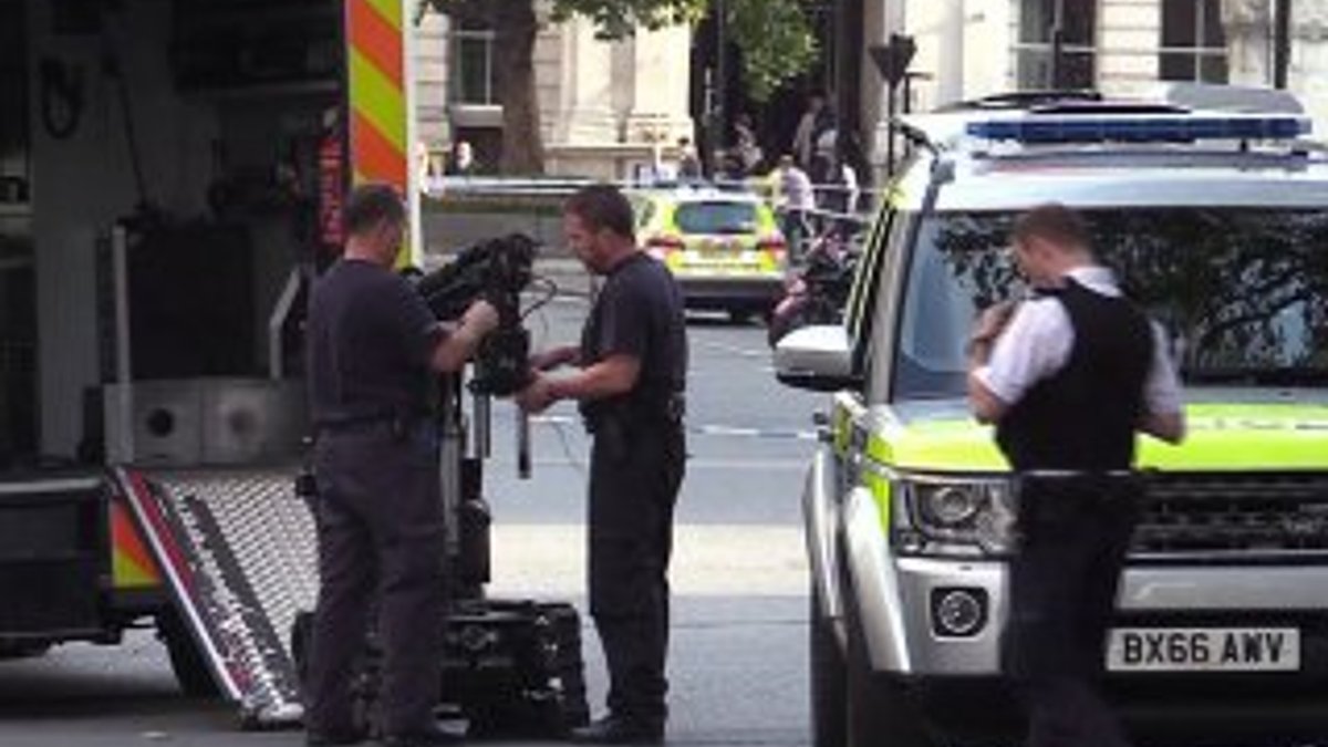 BBC binası önünde bombalı araç alarmı