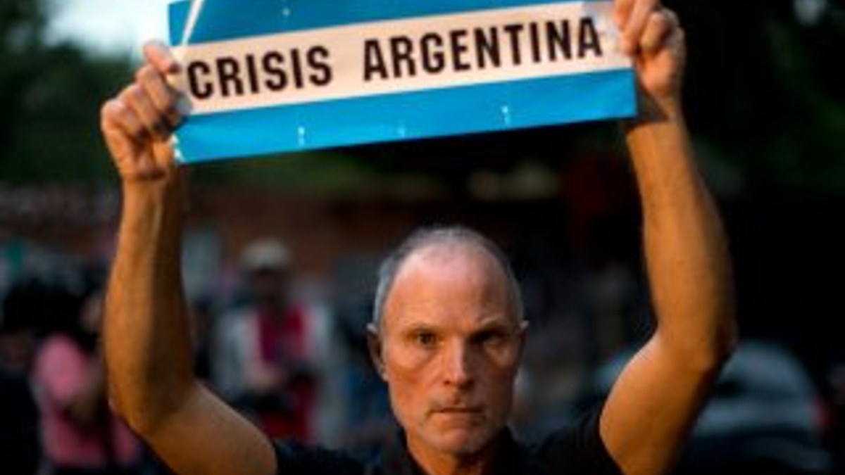 Arjantin'de ekonomik kriz: 10 bakanlık kapatılacak