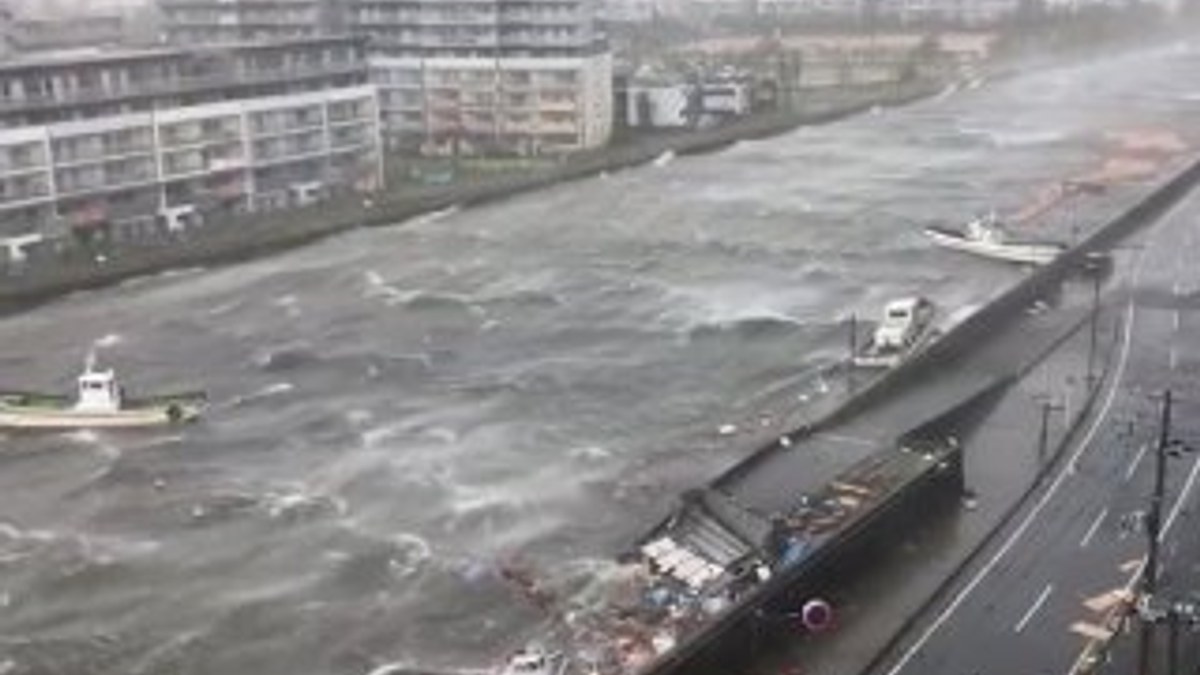 Japonya'da çıkan tayfun korku salıyor