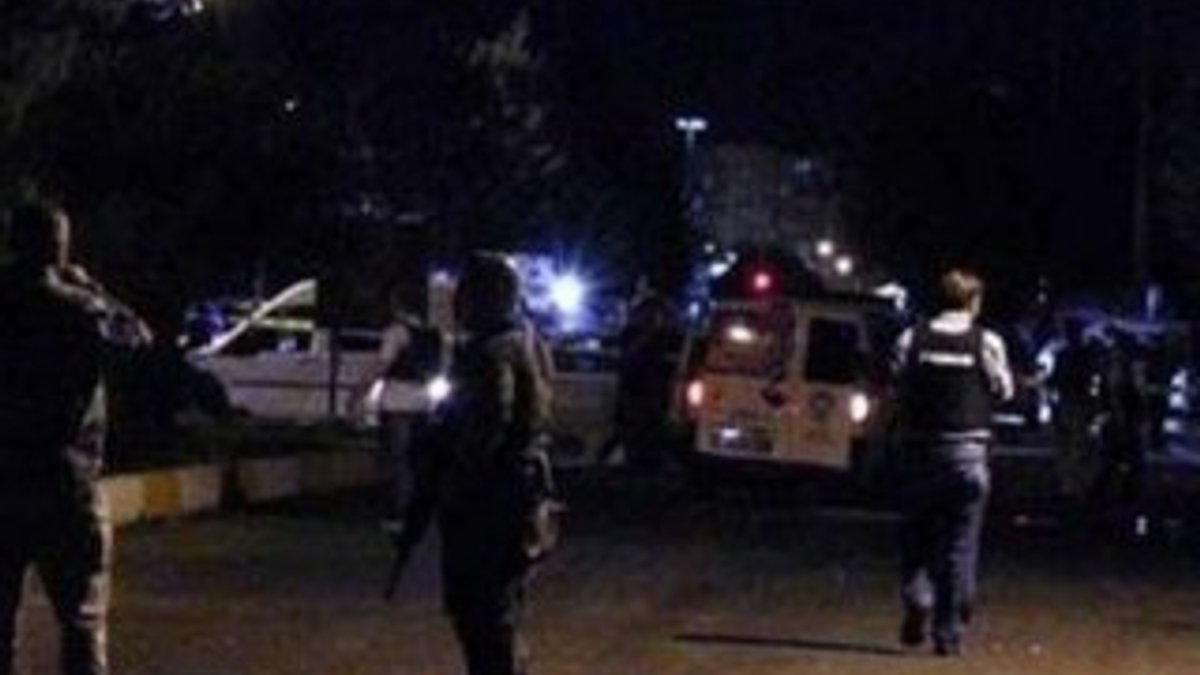 Elazığ'da şüpheli araçtakiler polislere ateş açtı