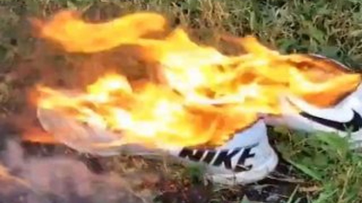 Nike'ın yeni reklam yüzü şirketi zarar ettirdi
