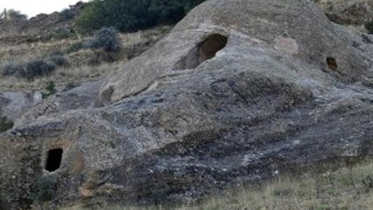 3 bin yıllık kaya mezarlar ziyaretçilerini bekliyor