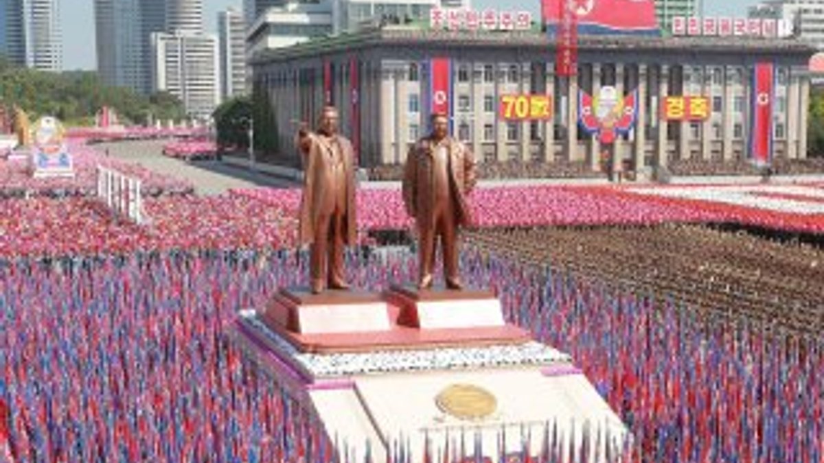 Kuzey Kore'de barışçıl geçit töreni