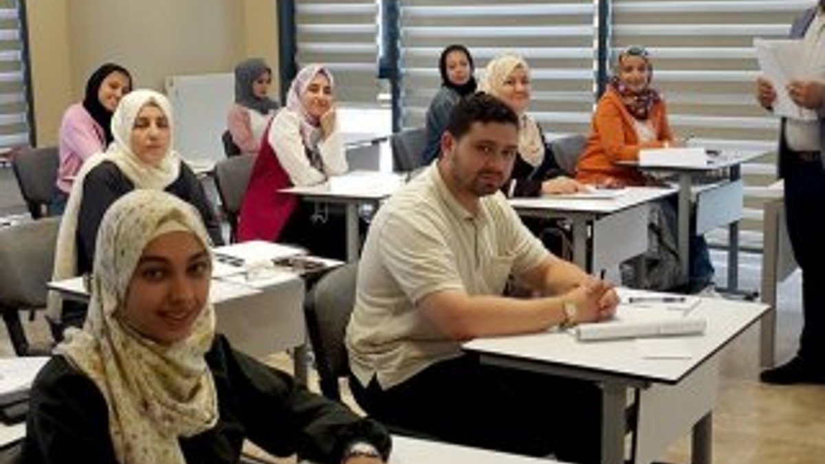 Arap öğrenciler ana dillerini Türkiye'de geliştiriyor