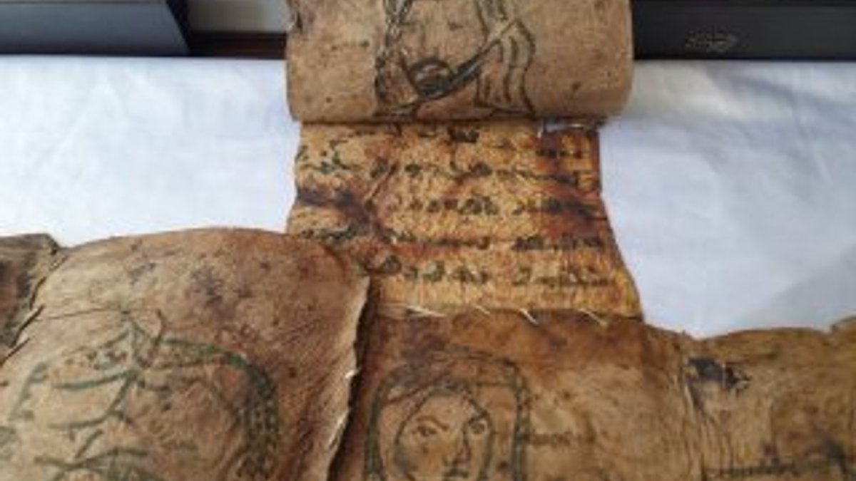 Hakkari'de 17 parça tarihi deri İncil ele geçirildi