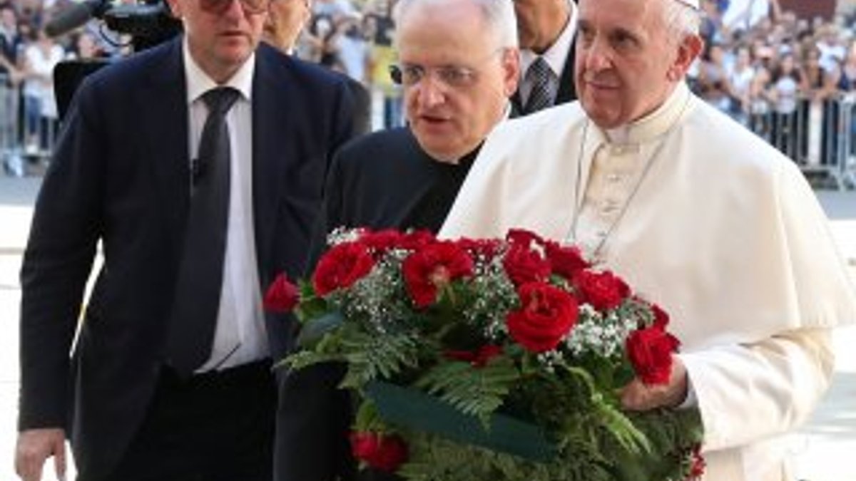 Papa, mafya üyelerini dine dönmeye çağırdı
