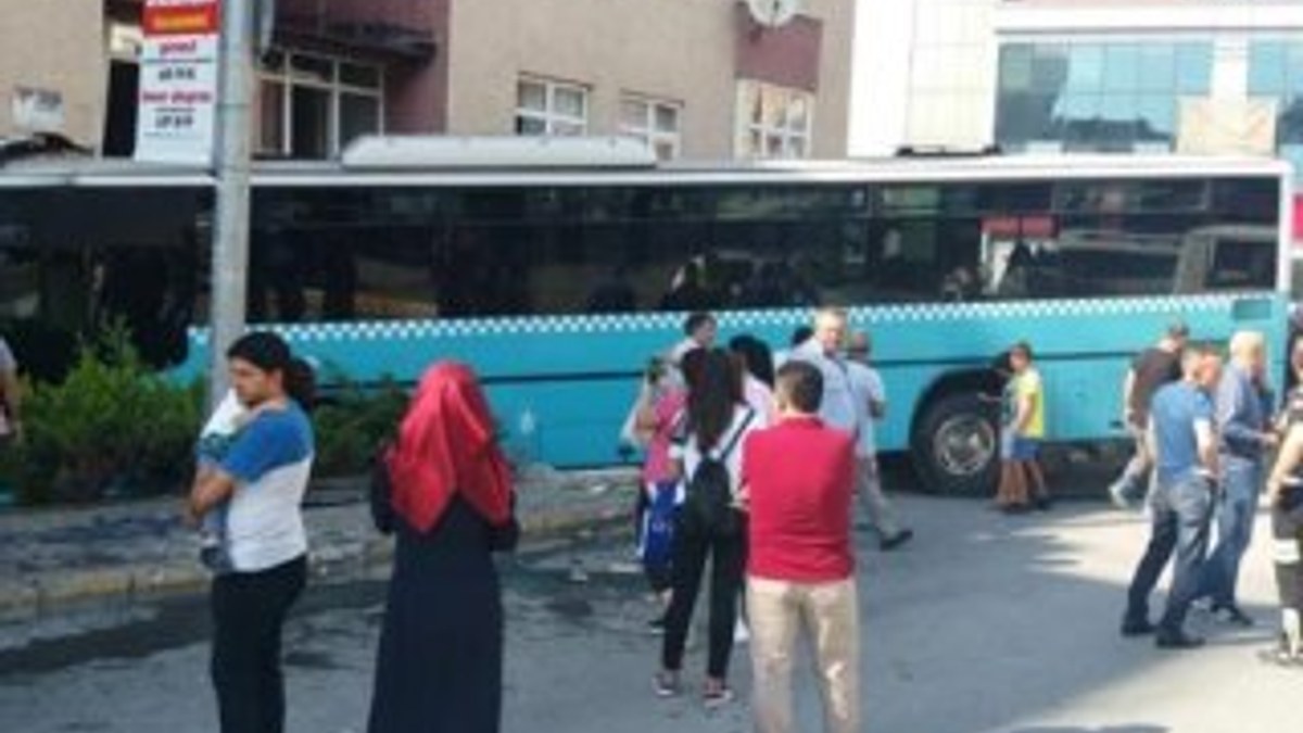 Bağcılar'da halk otobüsü 5 katlı binaya girdi