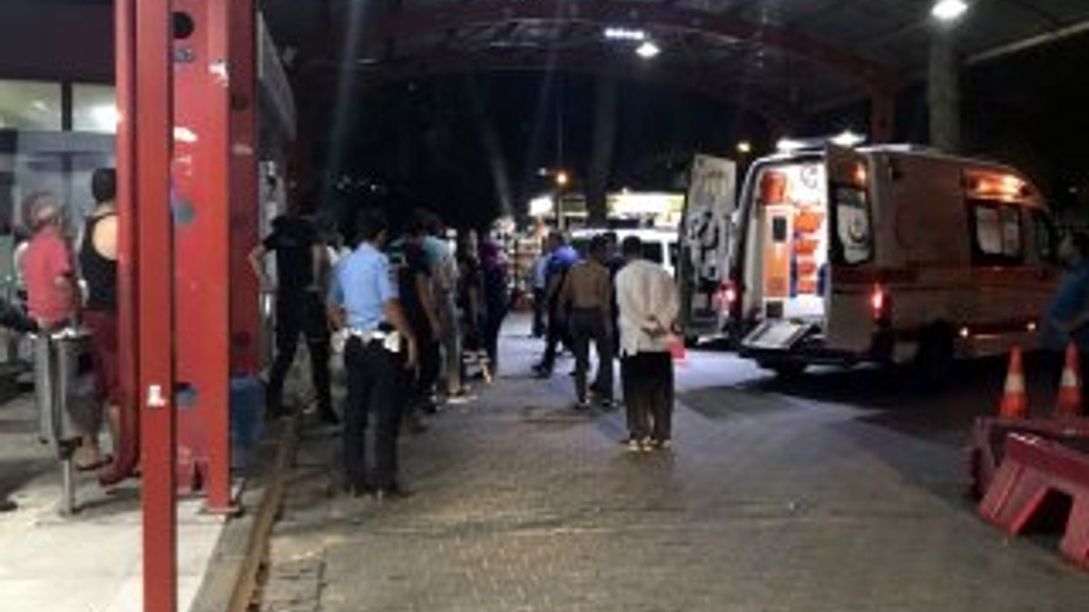 İzmir'de bir polis 4 yerinden bıçaklandı