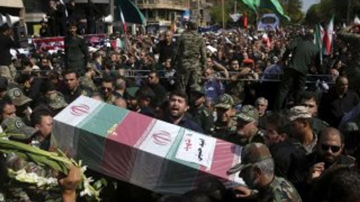 İran'da terör kurbanları son yolculuğunu uğurlandı