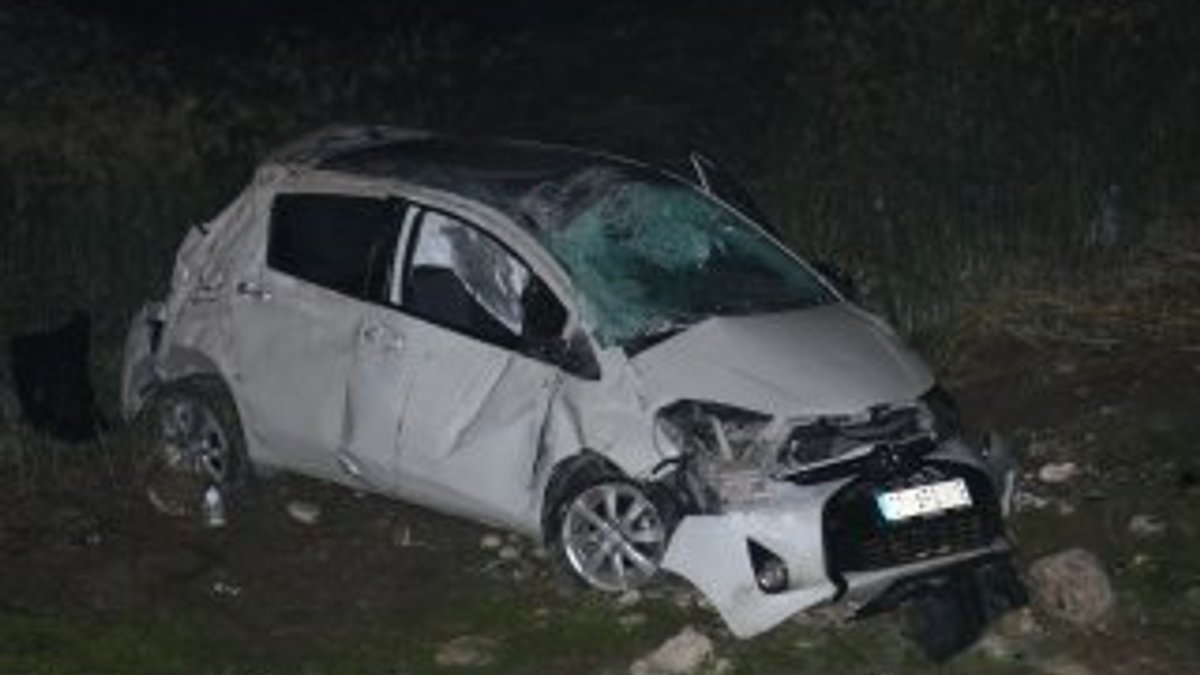 Adana'da alkollü sürücü şarampole devrildi