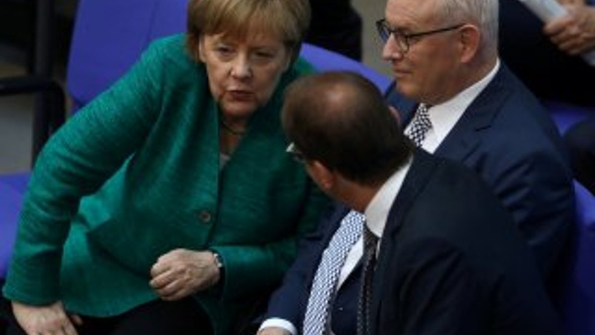 Almanya'da Merkel'in otoritesi sarsıldı