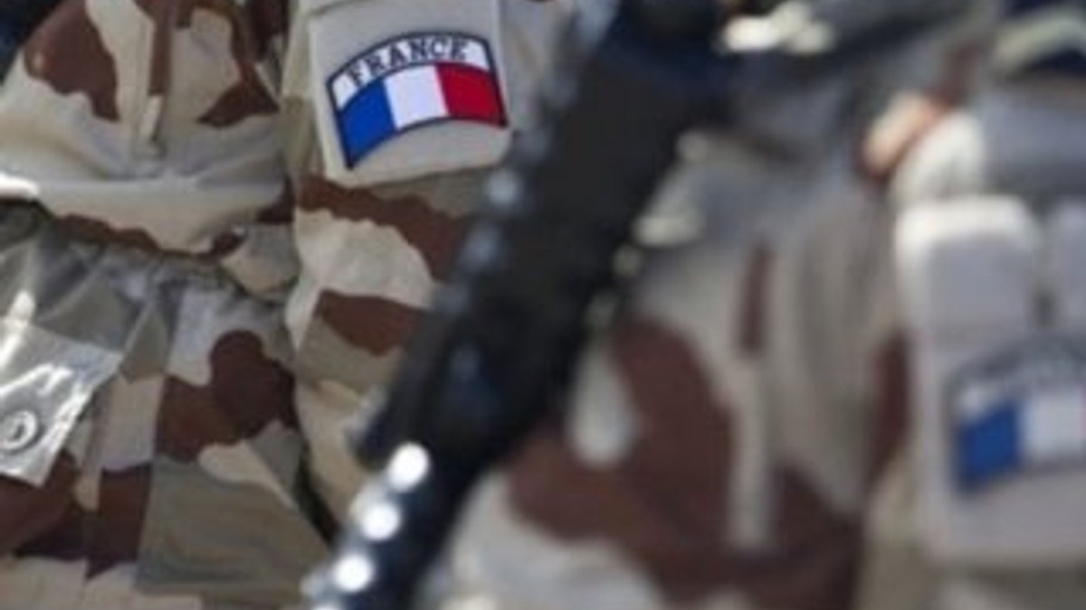 Senegalli genci darbeden Fransız asker hapse atıldı