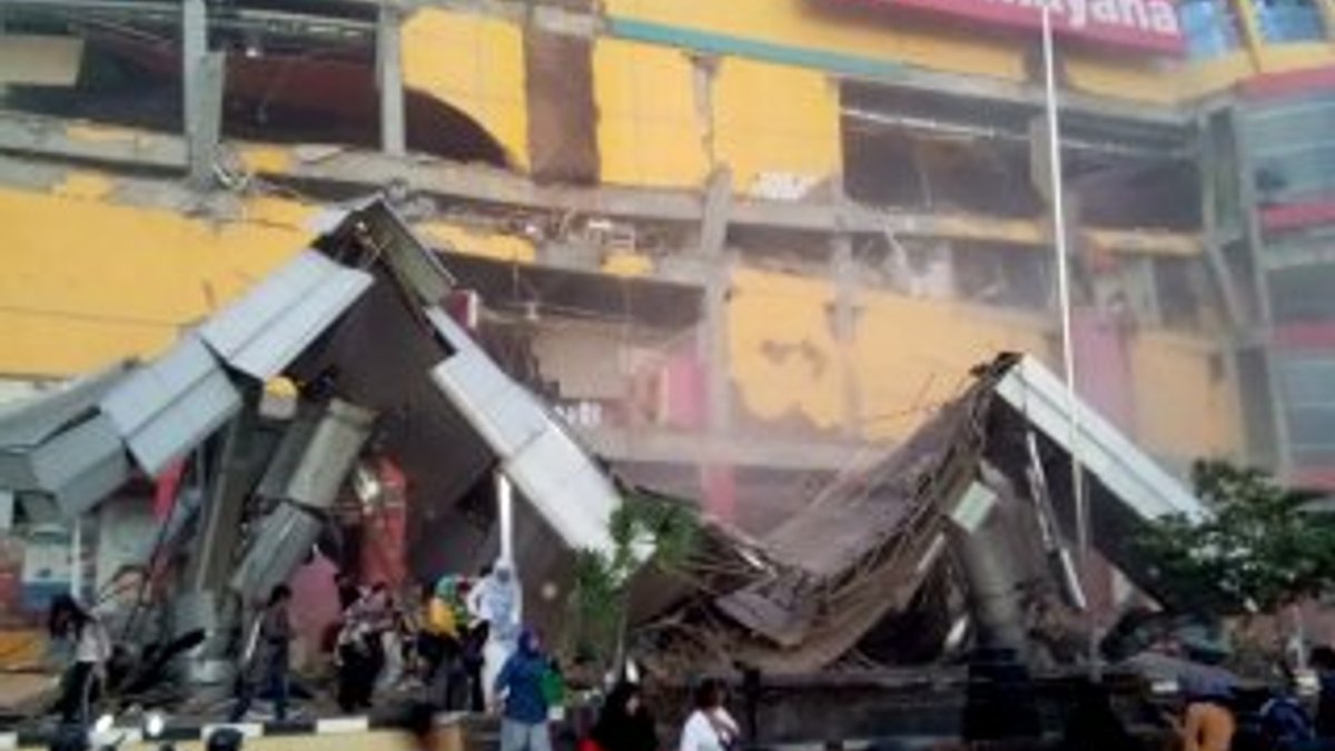 Endonezya'da 7,7'lik depremin bilançosu: 30 ölü