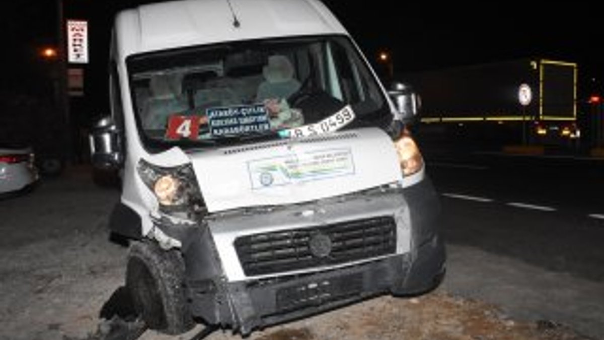 Muğla'da minibüs ile otomobil çarpıştı: 1 ölü 5 yaralı