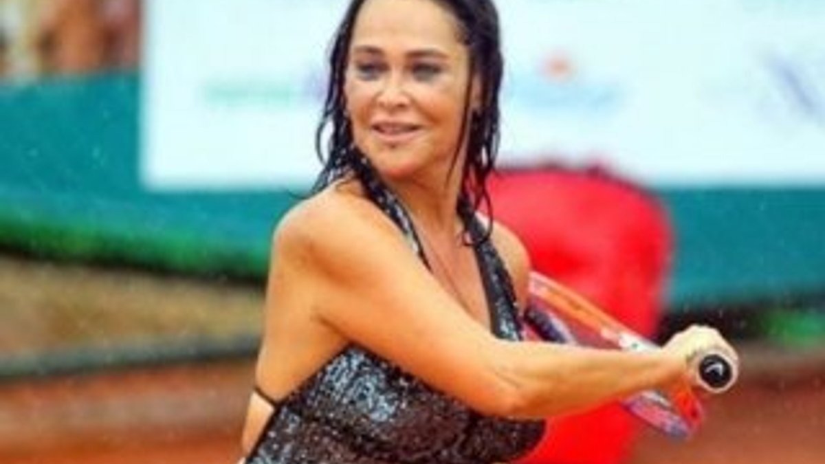 Hülya Avşar yağmur altında tenis oynadı