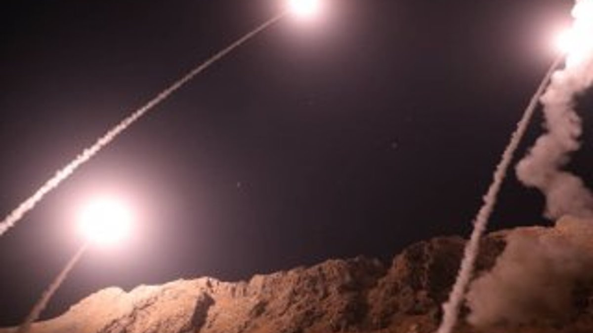 İran Suriye'ye füze saldırısı düzenledi