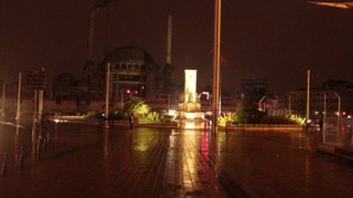 İstanbul yağmurlu güne uyandı