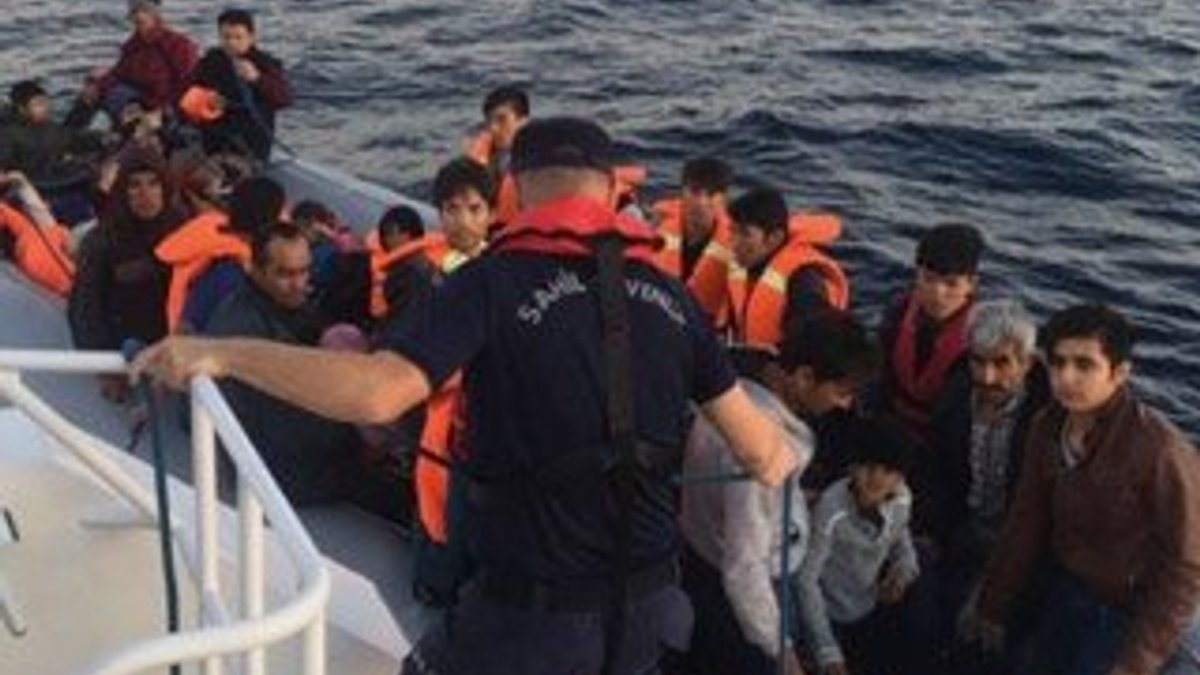 Kuşadası’nda 25’i çocuk 53 kaçak göçmen yakalandı