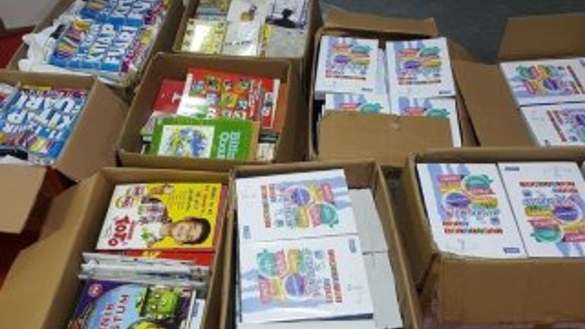 Köy okulları için 6 günde 9 koli kitap toplandı