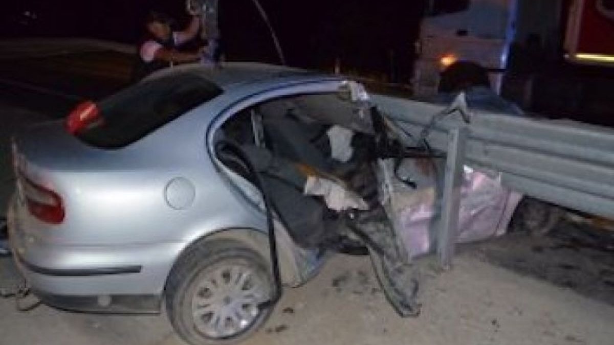 Konya'da otomobil bariyere çarptı: 1 ölü 1 yaralı