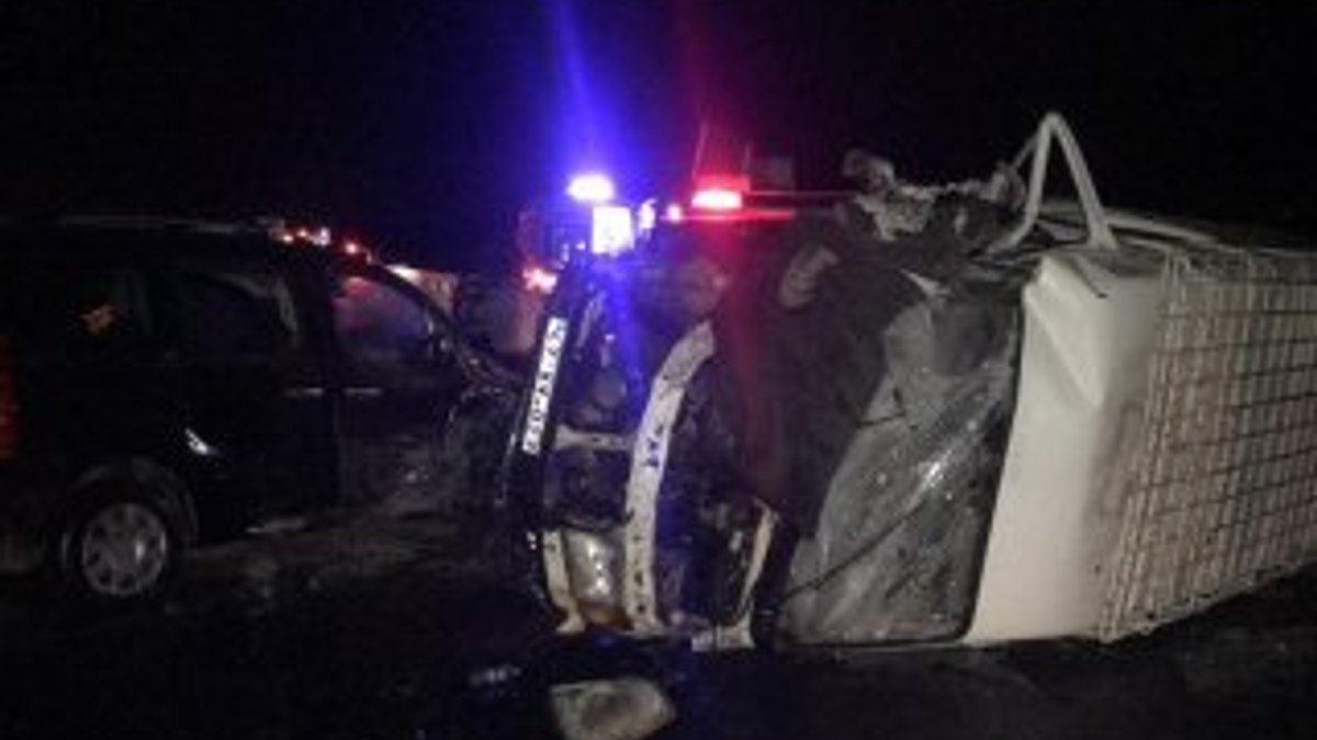 Mardin'de yolcu minibüsü devrildi: 14 yaralı