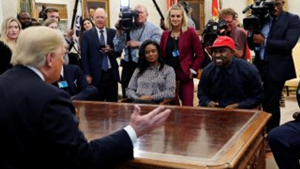 Kanye West Trump'ı yağlamaya doyamıyor