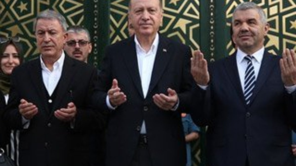 Erdoğan, Orgeneral Hulusi Akar Camii’nde Kur'an okudu