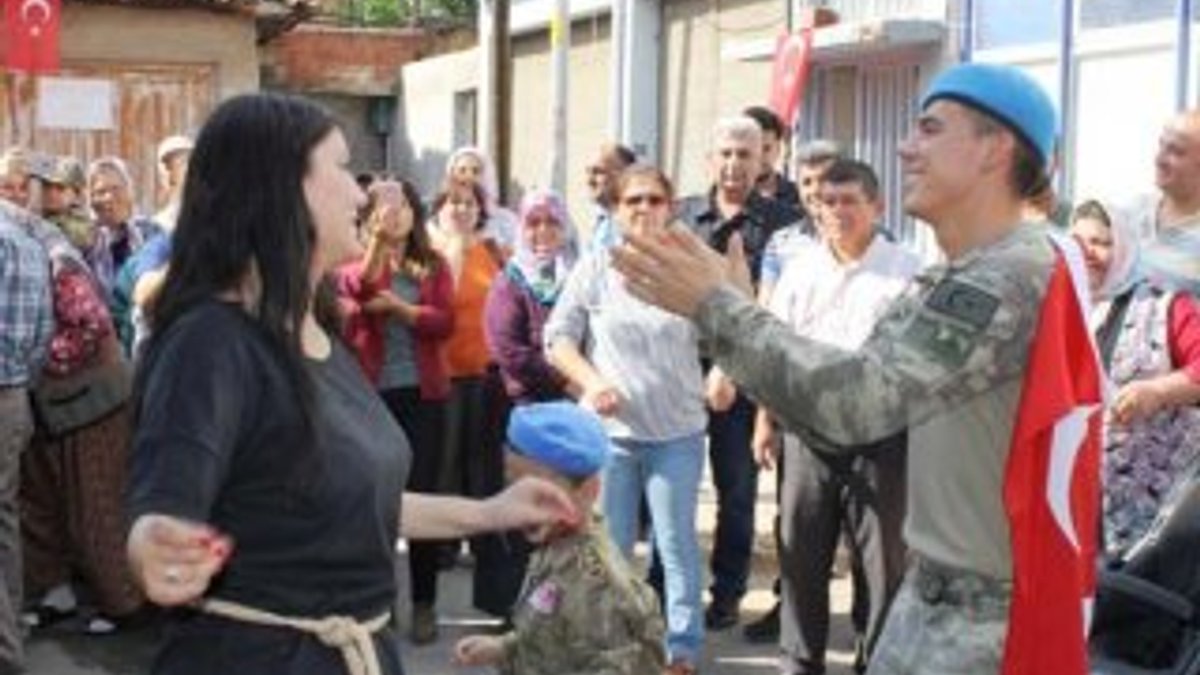 Afrin'den dönen komando er coşkuyla karşılandı