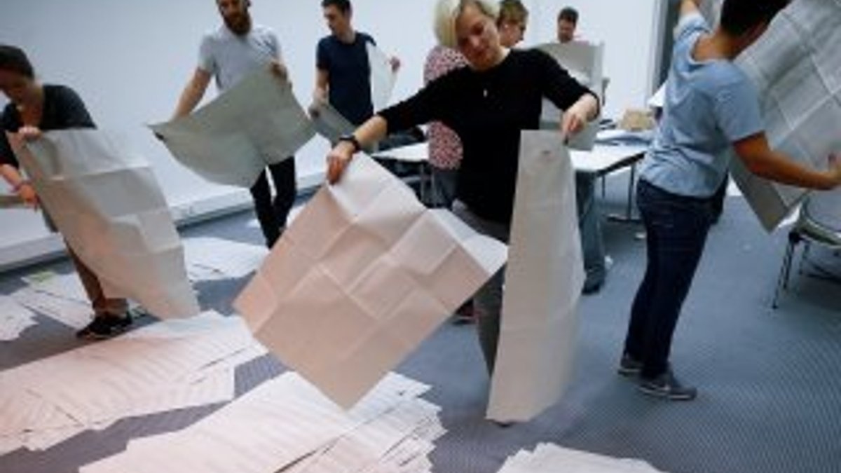 Almanya seçimlerinde dev oy pusulası