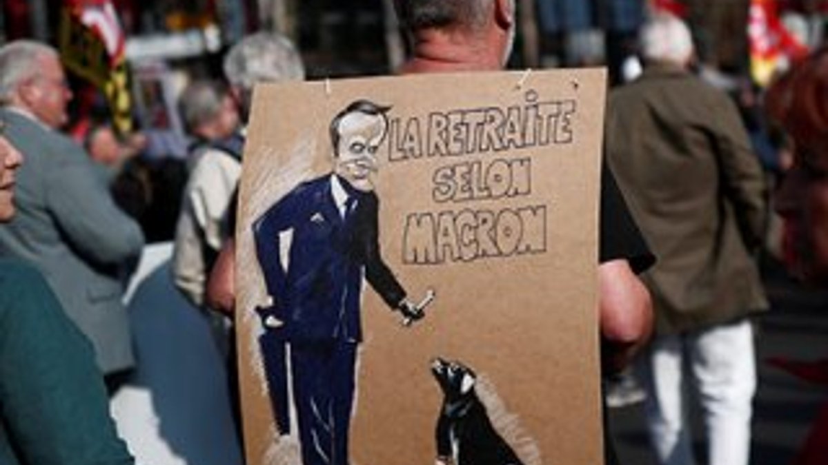 Fransa'da emeklilerden Macron'a tepki