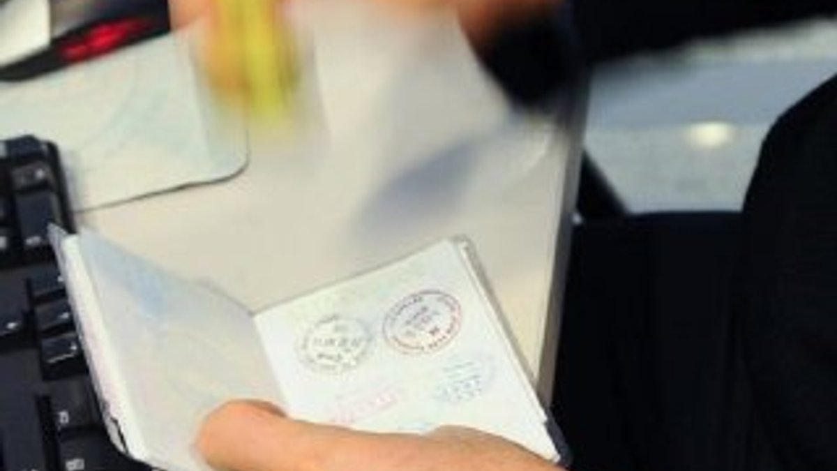 Hollanda'da ilk cinsiyetsiz pasaport verildi