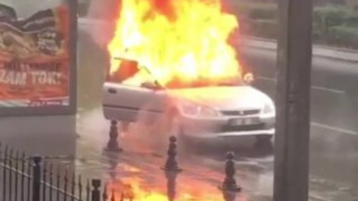 Ankara'da seyir halindeki araç alev alev yandı